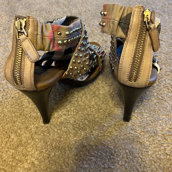 Authentic BURBERRY Studded House Check size 37 Heels - Picture 4 of 8